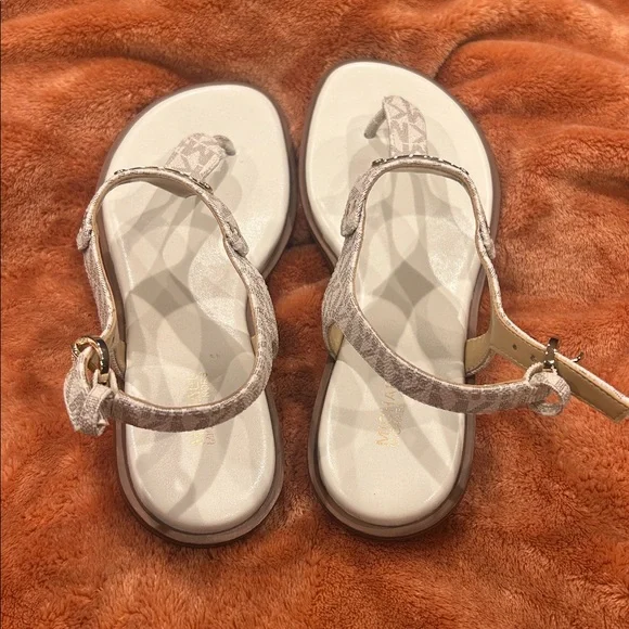 Michael Kors Women's White Logo Thong Sandals - Picture 5 of 7